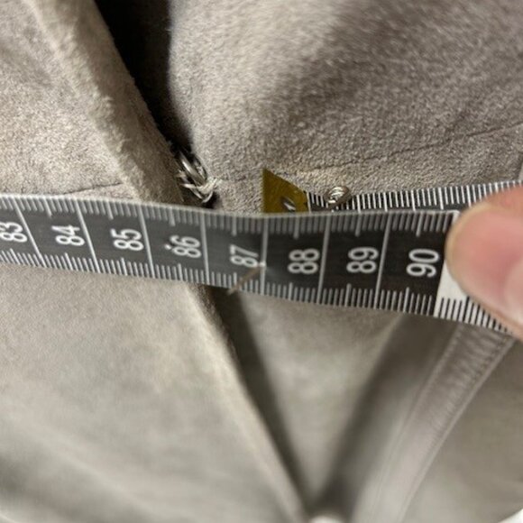 Super ultra suede with FOX Collar, size small was 2k now only 595 - Picture 7 of 9